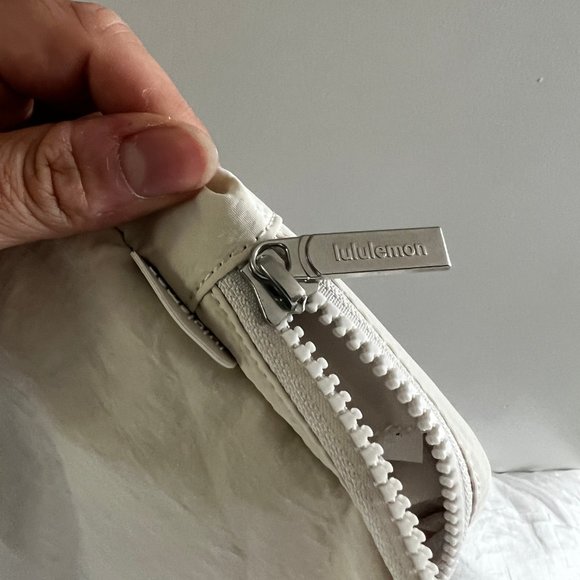 Everywhere Belt Bag Large 2L - Picture 6 of 9